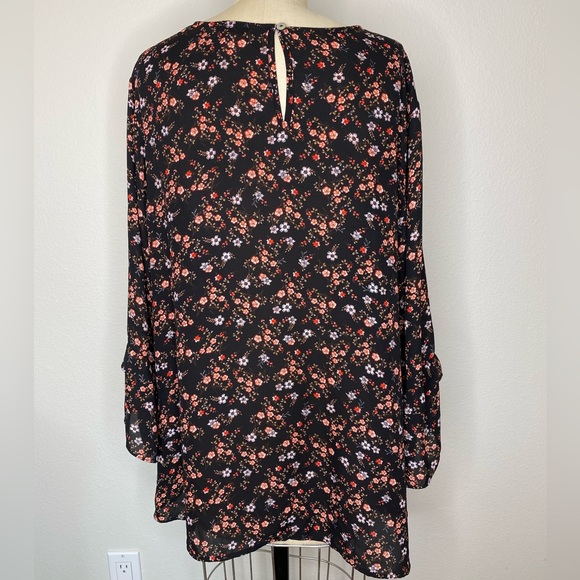 DR2 Black Floral Blouse w/ flutter sleeves plus sz 2x - Picture 2 of 7
